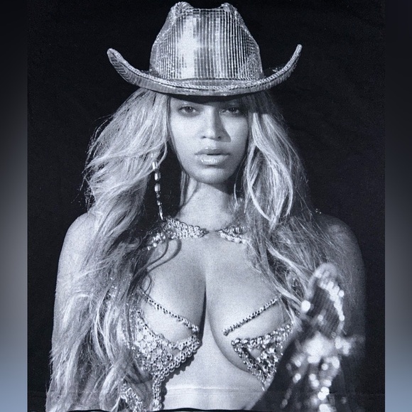 -Beyoncé Renaissance World Tour 2023 T
-Size Large - Picture 3 of 4